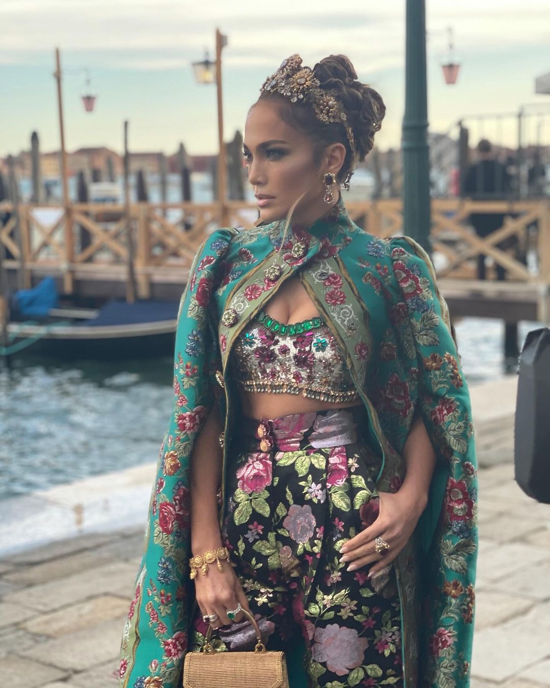 jennifer lopez in dolce gabbana