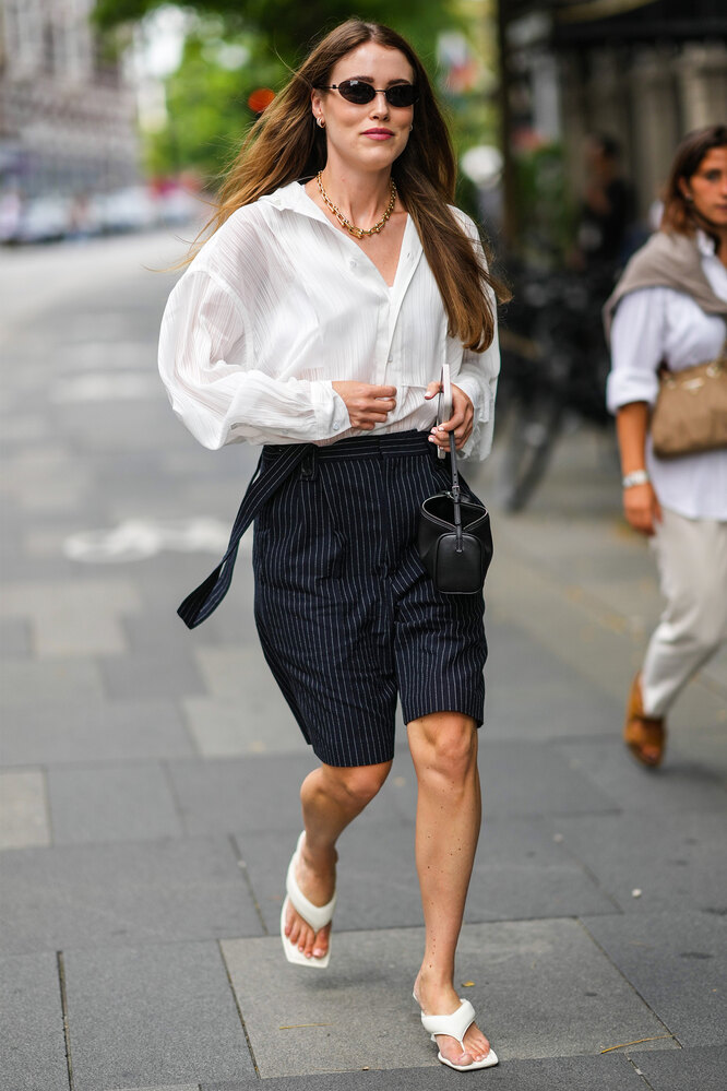 Как выглядят самые модные женские шорты на лето: фото модных фасонов