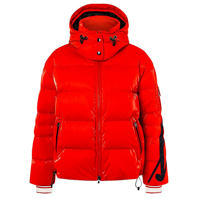 С чем носить красную куртку: полезные советы и правила сочетаемости