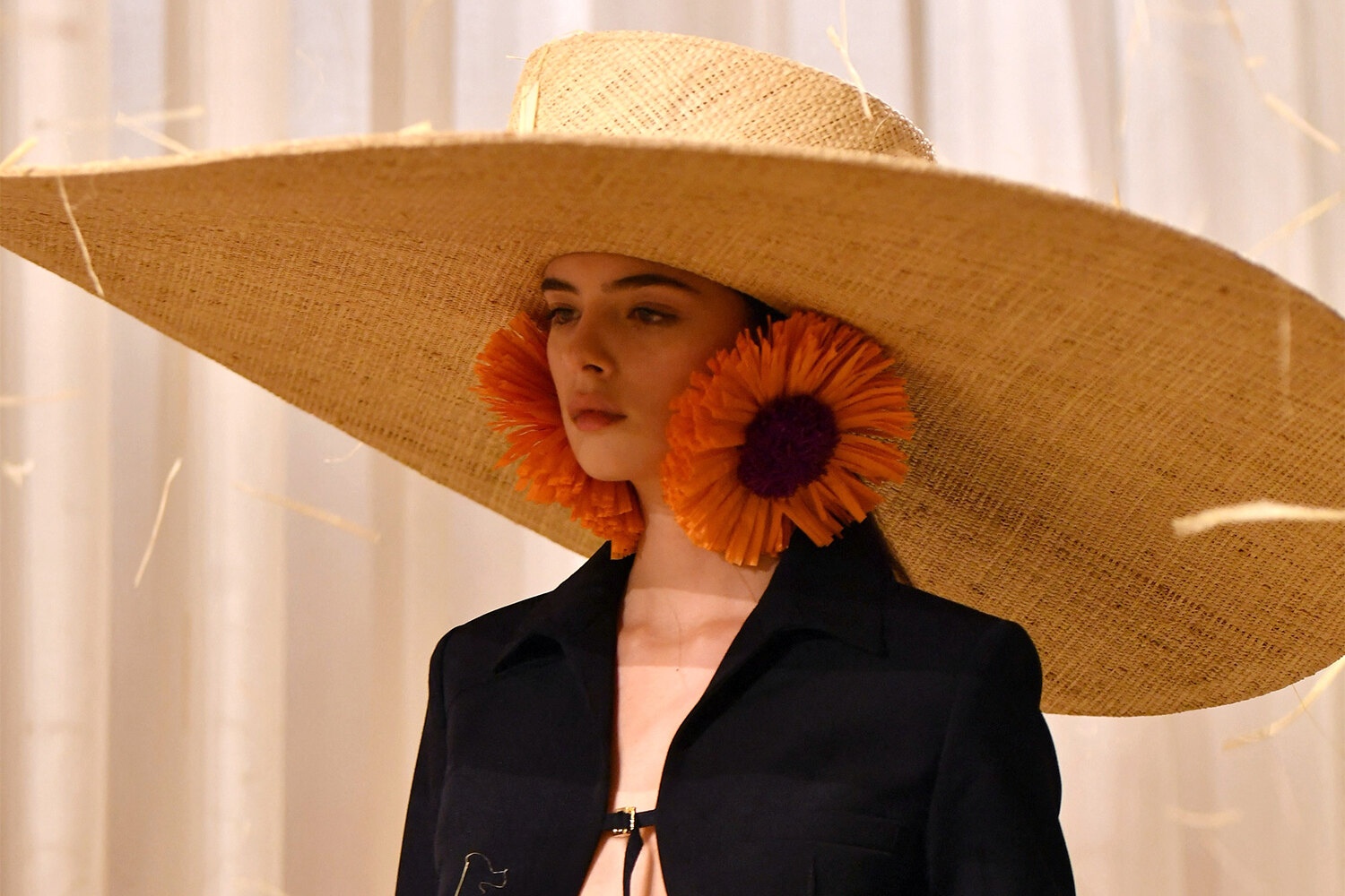 Кепки, панамы и шляпы: самые модные головные уборы лета 2022