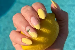 «Лимонные» ногти — сочный тренд на лето-2024